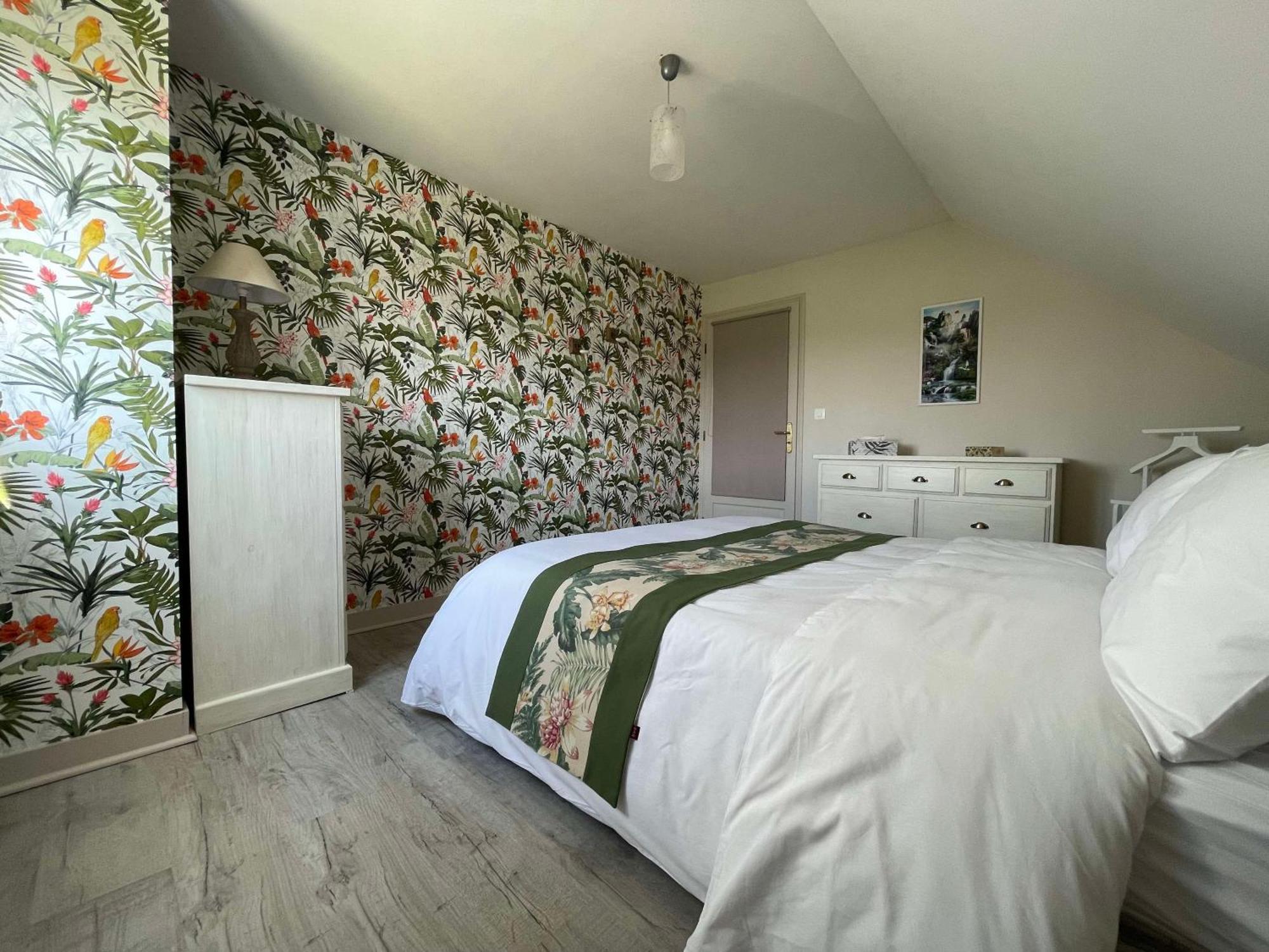 Des Roux Et Des Pious Suite De 35 A 60 M2 Et 3 Chambres Pour Groupe De 2 A 6 Personnes Civray-de-Touraine Exterior photo